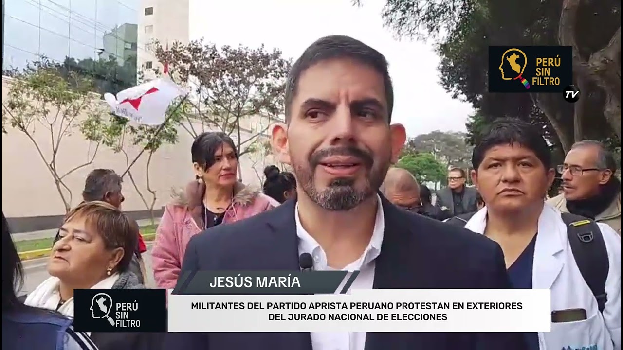 Militantes del Partido Aprista Peruano, realizaron protesta frente a la sede del JNE