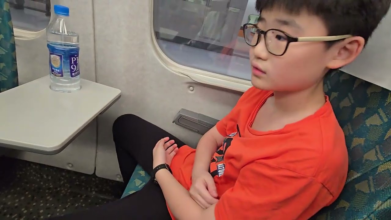 坐到加開車台北台中高雄‘’1小時45分‘’到高雄