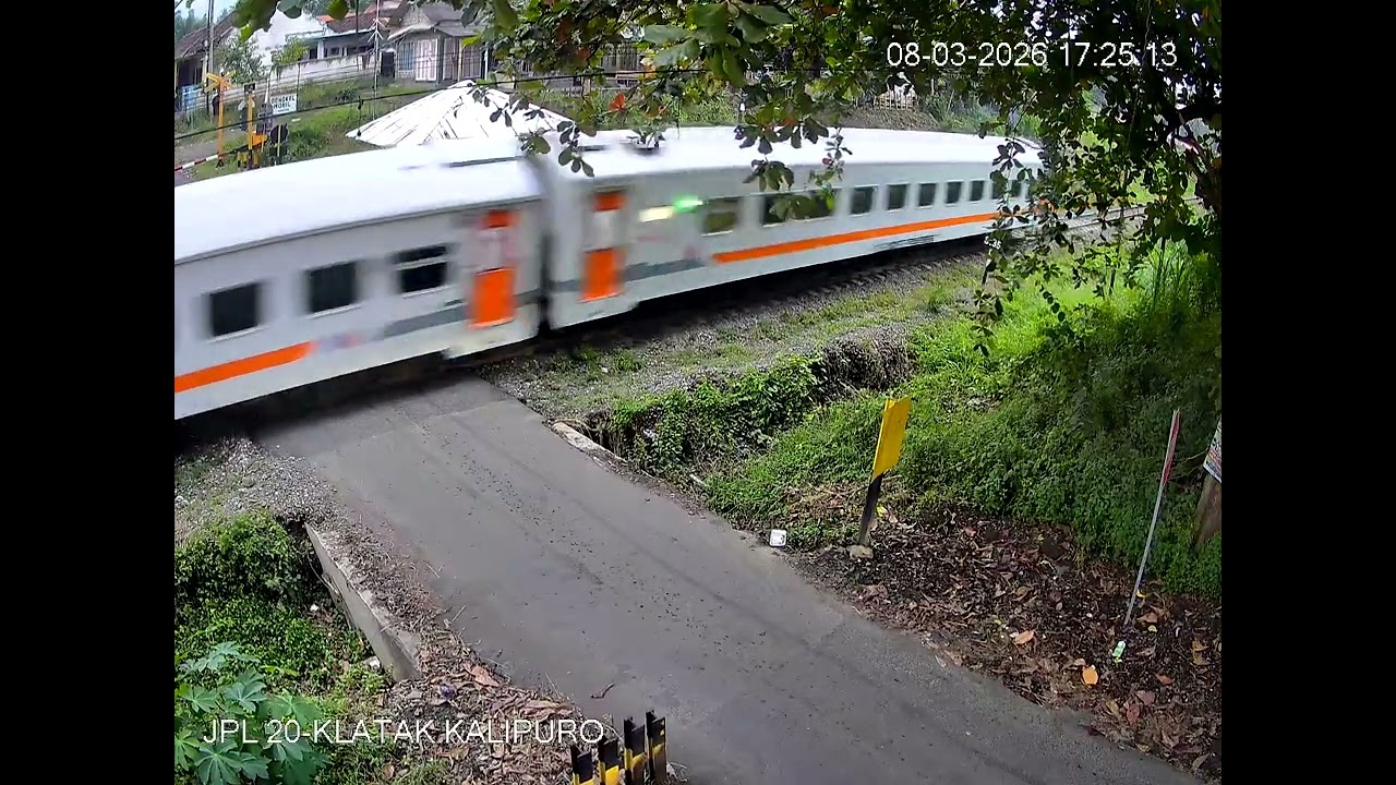 JPL Klatak Kalipuro #banyuwangi #keretaapi #spoorwegen #viral #video #fyp #railtrack #jplkeretaapi 