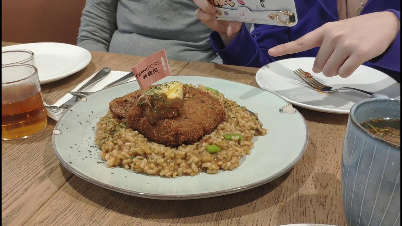 香港素食越來越流行，兩道菜216元夠三個人吃，吃不完還可以打包Vegetarian food