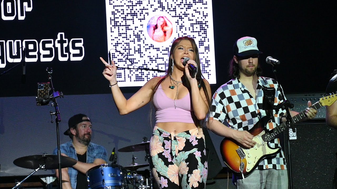 Sara Spicer's awesome performance of Lee Greenwood's 