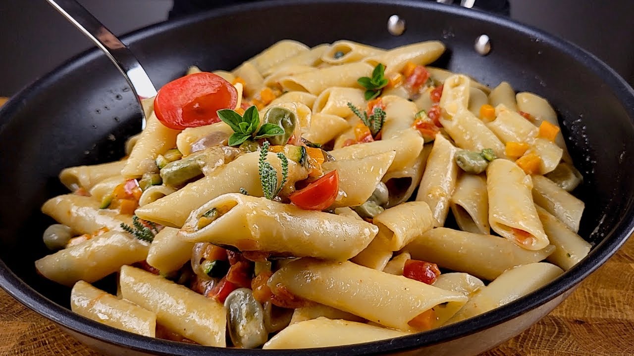Паста с кабачками и овощами вкуснее, чем с мясом. Легкое вегетарианское и веганское блюдо.