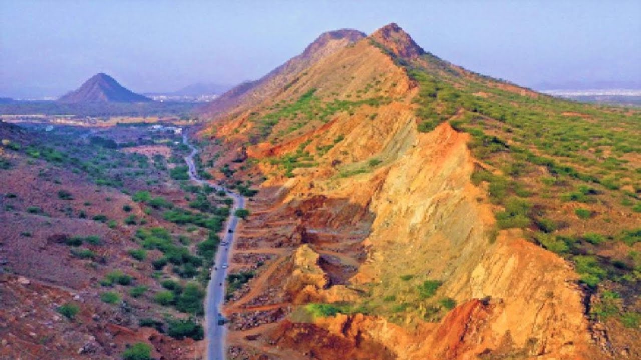 दक्षिण पश्चिम:— राजस्थान का पठारी मरुस्थलीय क्षेत्र। [Aravalli Hills]—Hind Information***Video