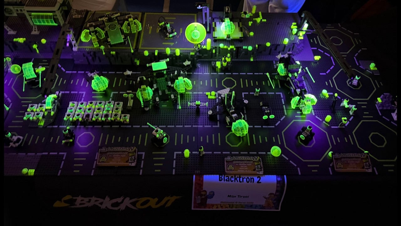 La MOC Blacktron II di Max Tironi esposta a Mattoncini @Berzo 2026 Night Edition