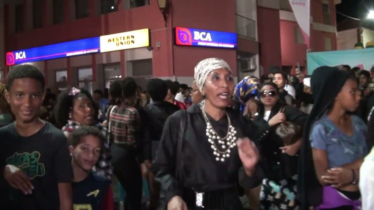 Vibrante e Empolgante: Desfile do Grupo de Animação Tcha Contce no Carnaval de São Nicolau!