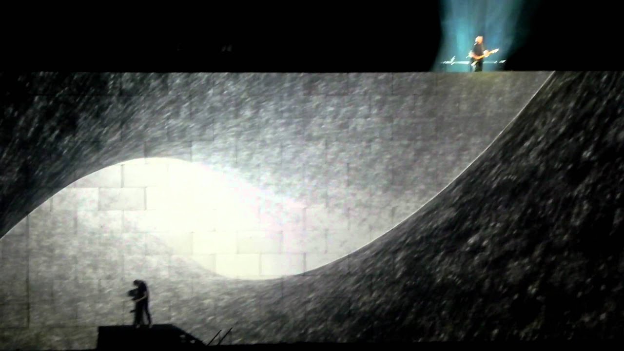 Roger Waters The Wall - Complete Comfortably Numb with David Gilmour - 12th May 2011