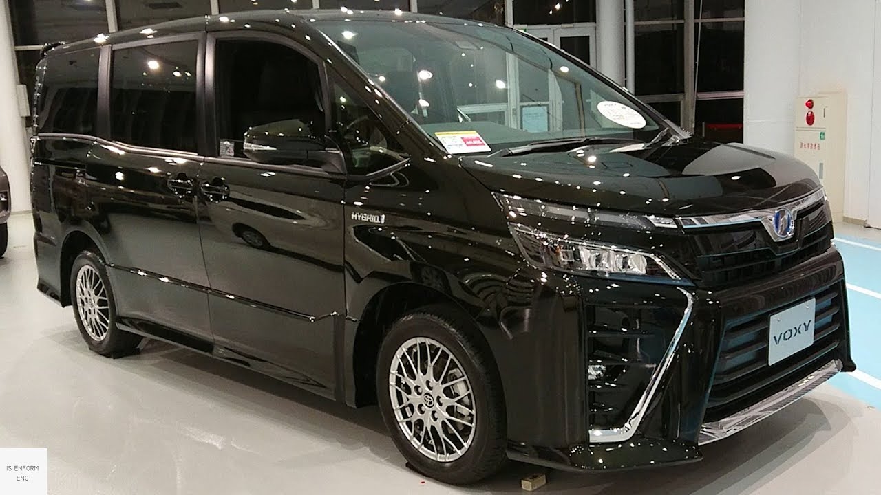 2021 Toyota Voxy 1.8 Hybrid ZS / In Depth Walkaround Exterior & Interior