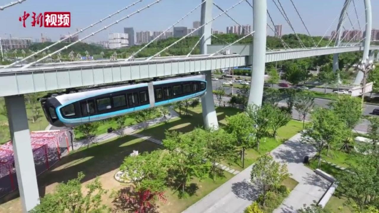 列车“天上”飞 武汉光谷空轨成热门打卡地