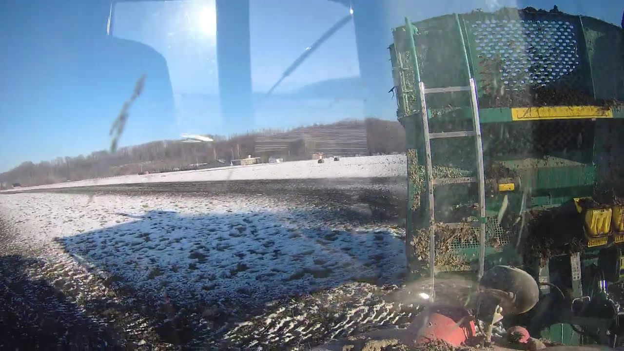 Spreading Manure with the FarmTech UltraFex 1600 in the Snow – Winter Farming Action!