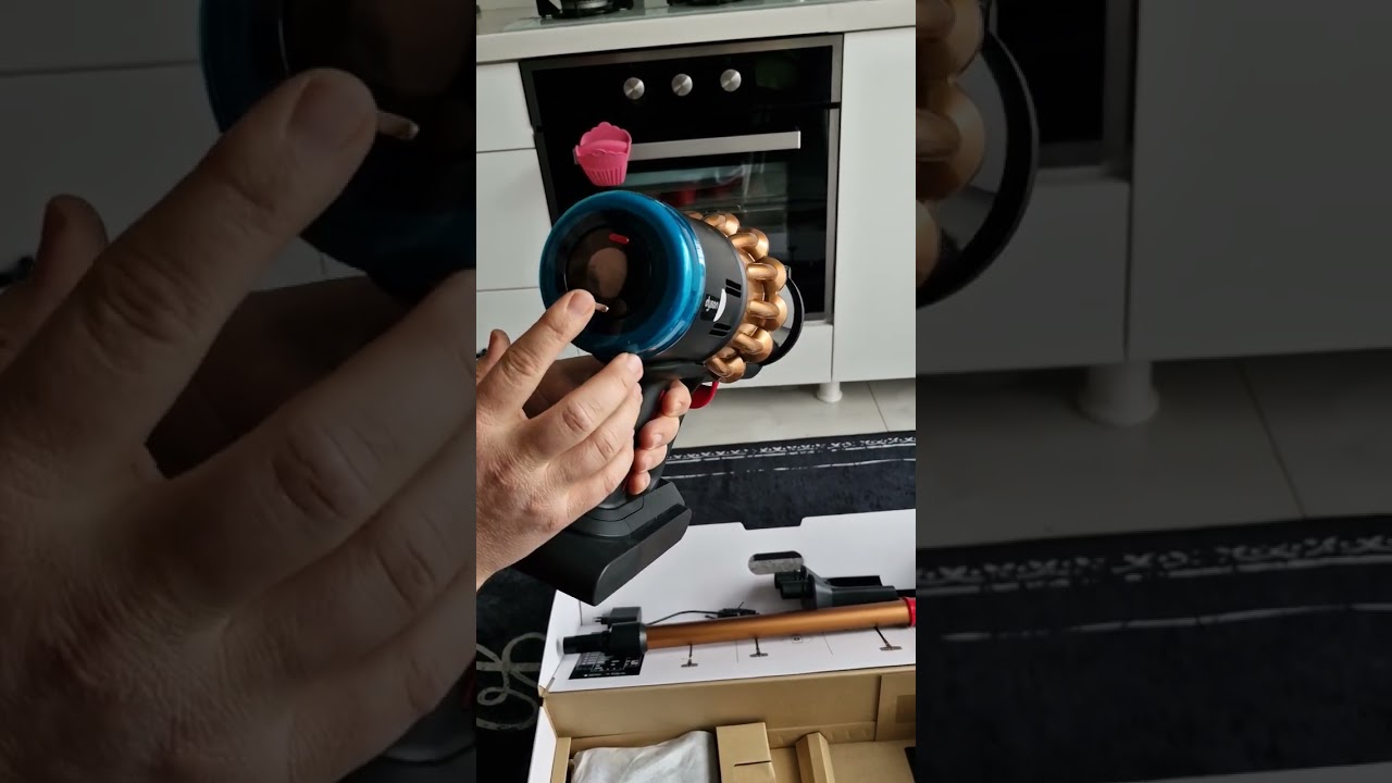 Dyson V16 Piston Animal Kablosuz Süpürge kutu açılımı.