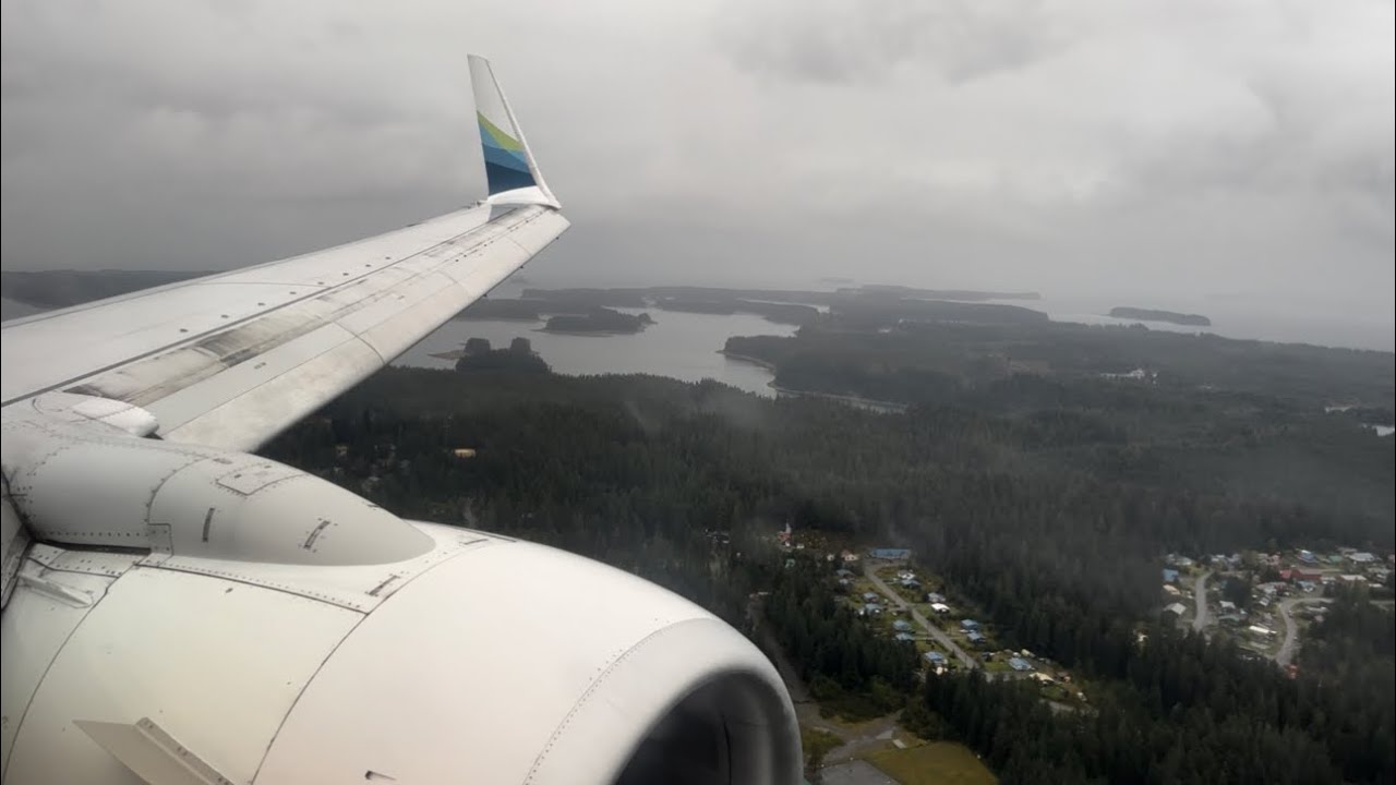 Alaska Boeing 737-700 Cloudy Rainy Landing Yakutat Airport (PAYA)
