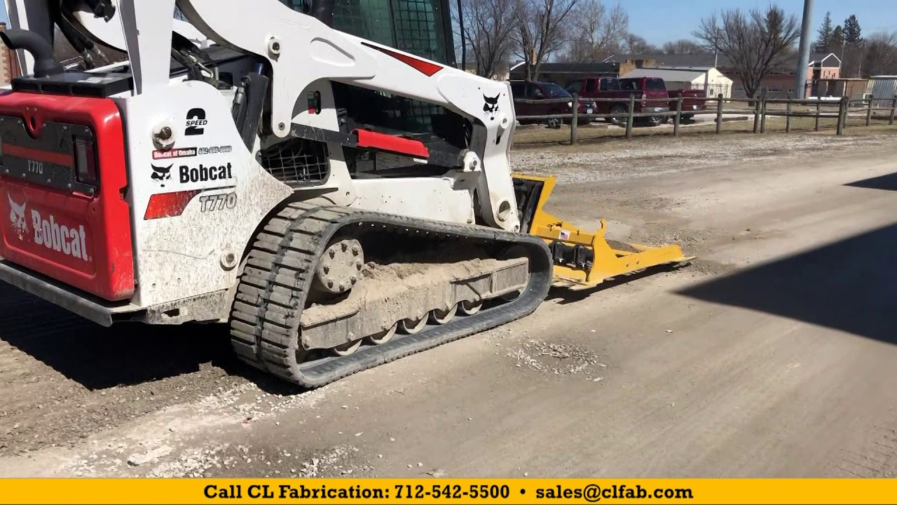 T770 Bobcat Running a CL FAB LandLeveler Fixing Pot Holes
