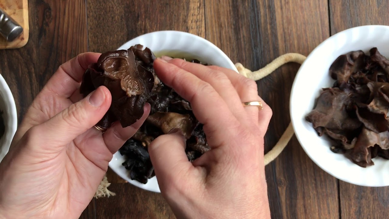 How to Prepare Dried Wood Ear Mushrooms for Recipes