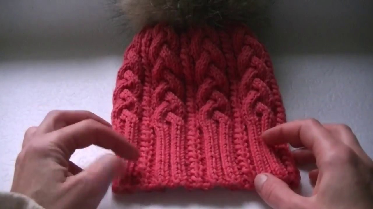 Knitting a hat with a pattern 