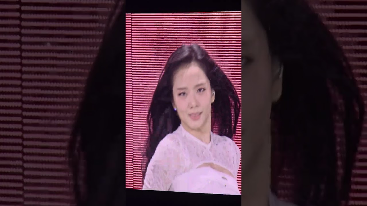 Blackpink 30 Nov 2025 Singapore Concert Jisoo Hugs & Kisses