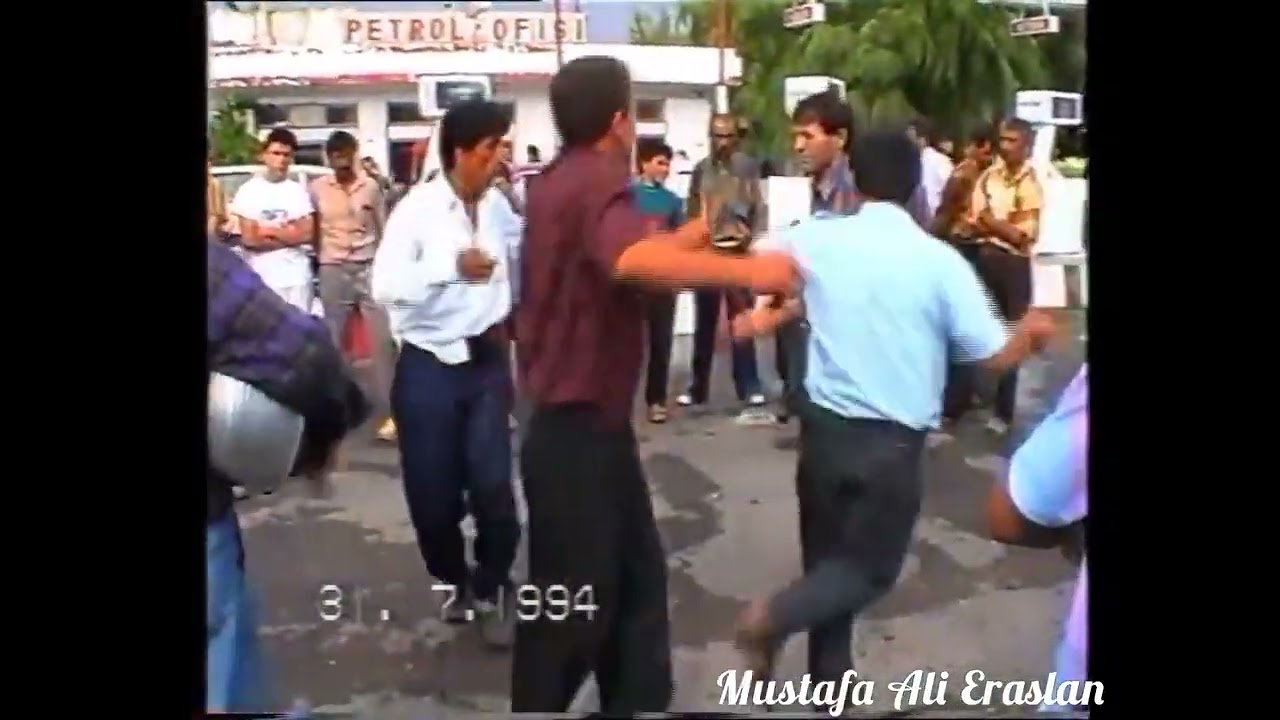 kayaağzı köyü  1994 gerzli Ahmet in oğulları düğününden kaşık oyunu molası ve gelin alma konvoyu