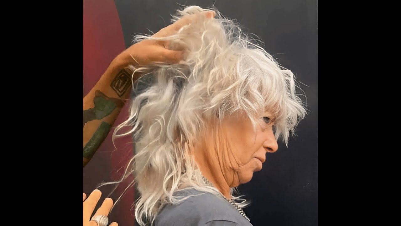 She Wanted to Look Younger… But Her Stunning Hair