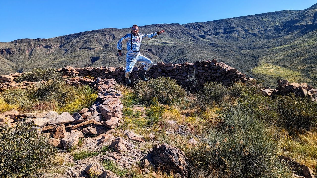 1,000 year old Indian Ruins found in Arizona desert !