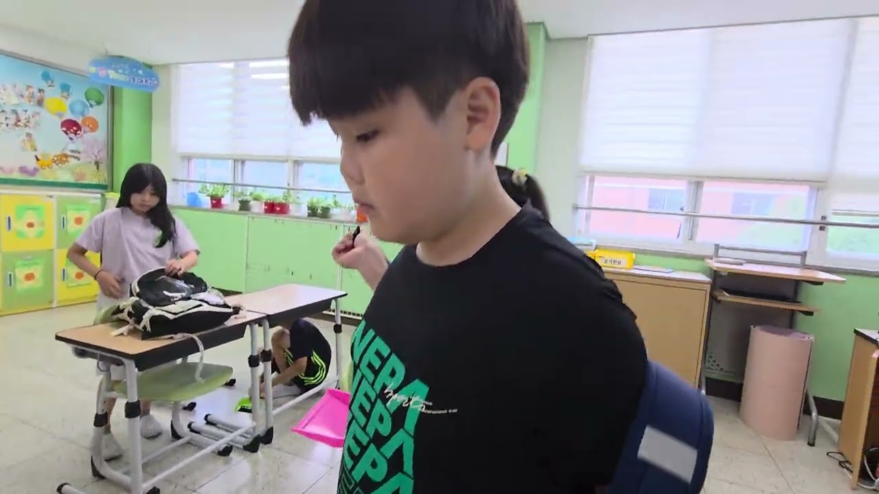 술가져와스님들이 절 주변에 많이 자라는 왕골을 이용해서 방석을 만들어 쓰면서 일반인들에게 알려졌다고 합니다.얇은 금으로 덮인 몸체와 길게 