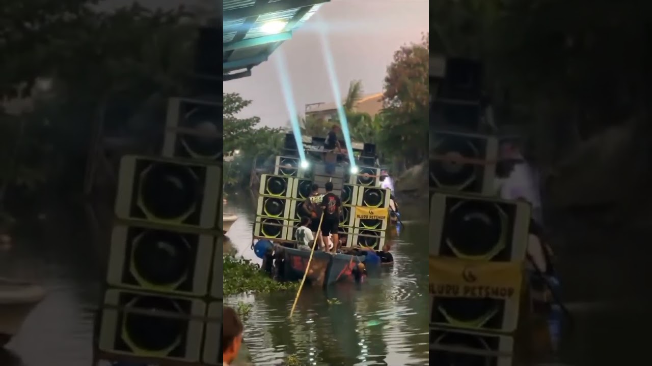 Battle sound di atas perahu tradisi nyadran Sidoarjo#sound#horeg#jawatimur#nyadran#viralvideo#shorts