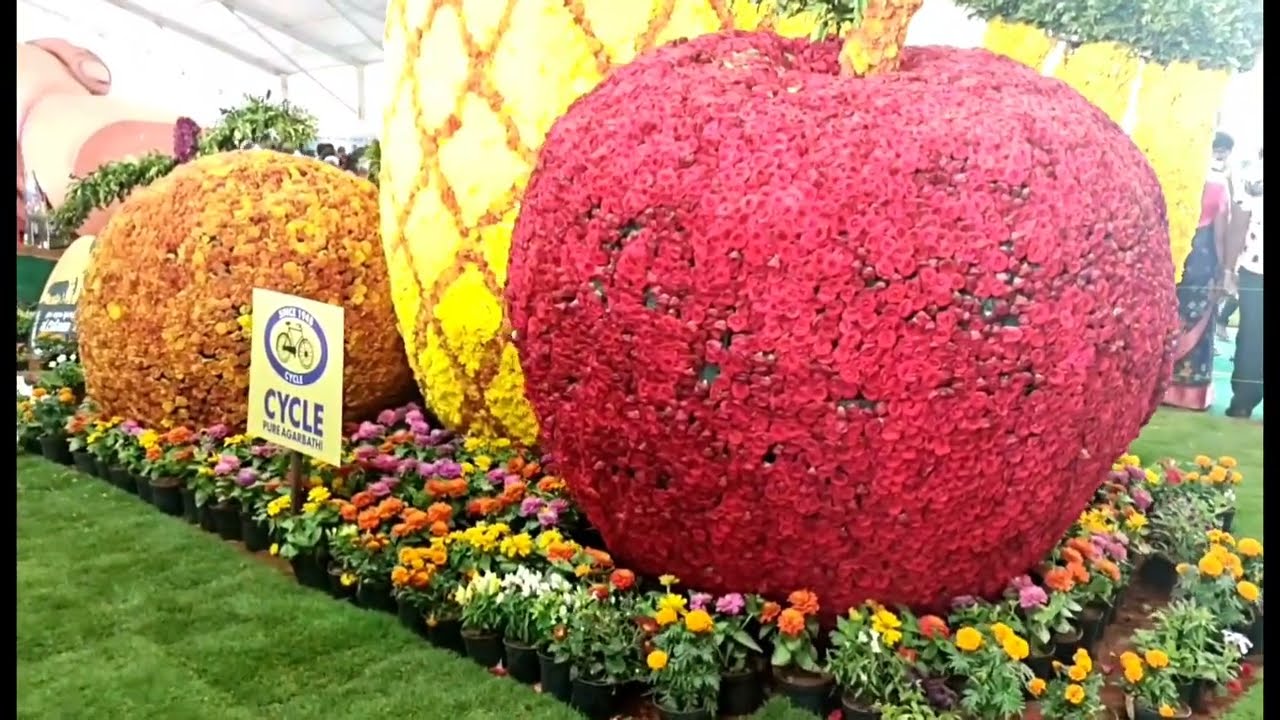 ಹೂವಿನಿಂದ ತಯಾರಾದ ತಾಜಾ ಹಣ್ಣುಗಳು 