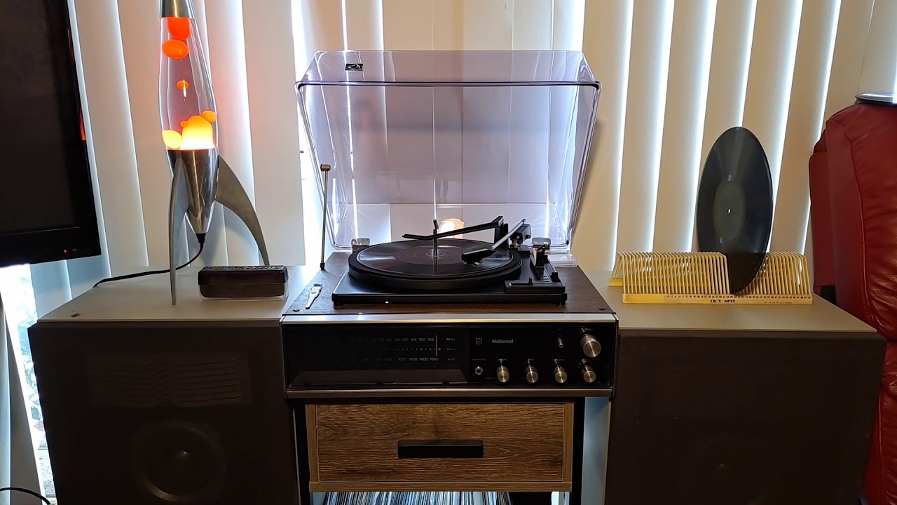 Pretty Boy. Jo Stafford. Columbia 78rpm. Vintage 1970s National Record Player. Mathmos Lava Lamp