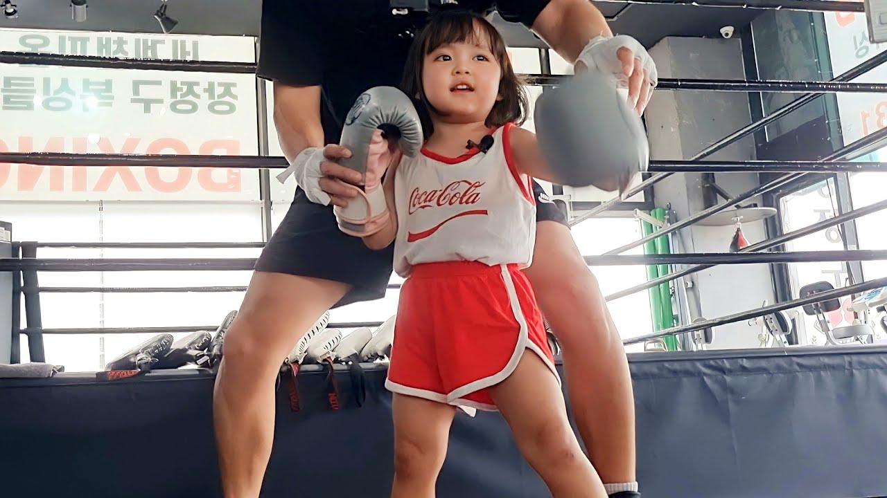 [SUB] Начинающий боксер РУДА учится боксу у папы! 🥊 (Первый боксерский спарринг)