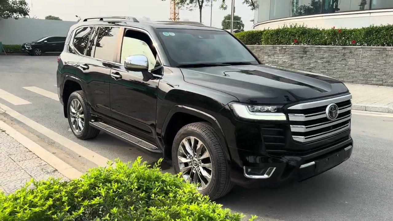 Bác Nào Bữa Tìm Land Cruiser Đen/Đen Mà Chưa Tìm Được Thì Nay Em Về - LandCruiser Lc300 đen/đen 2023