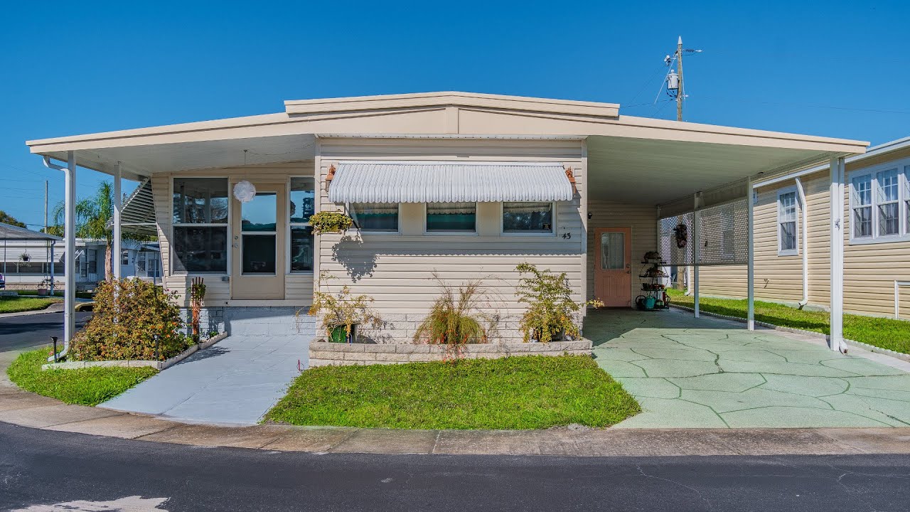 Remodeled Home in Dunedin Florida With Tons of Updates & Low Monthly HOA