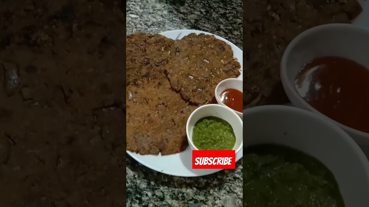 Thalipeeth Recipe 😋 Instant Thalipeeth | झटपट थालीपीठ बनाने का आसन तरीका #shorts #thalipeeth #food