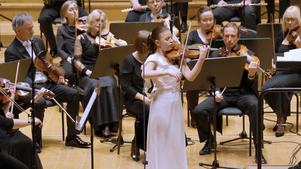 Patricija Avšič, H. Wieniawski: Violin Concert No. 1 in F-sharp