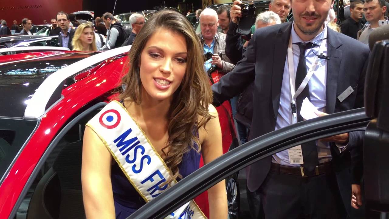 Miss France 2016 : Iris Mittenaere au salon de l'automobile.
