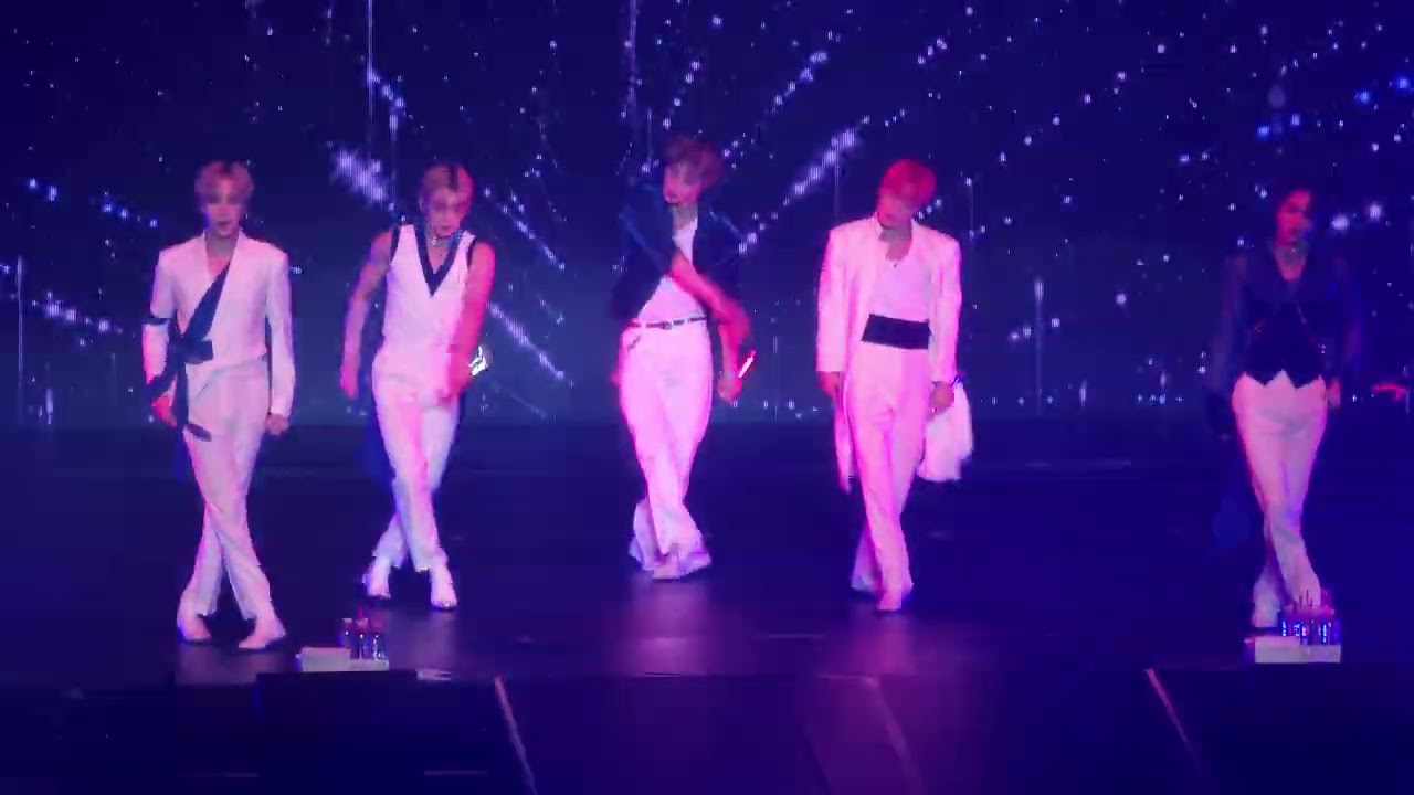 20230916 ATEEZ THE FELLOWSHIP : BREAK THE WALL in MANILA - Dazzling Light