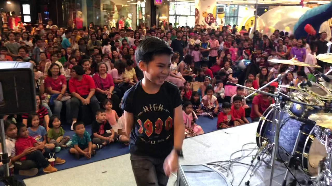 น้องบอส 8 ขวบ โชว์ตีกลอง ใน วันเด็กแห่งชาติ 2562 @เซ็นทรัลพลาซ่า สุราษฎร์ธานี