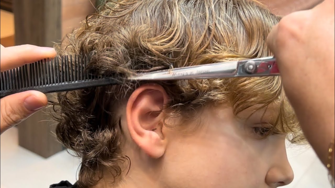 Passo a passo como cortar cabelos cacheados.  Aprenda cortar cabelo de crianças|    Parte 1