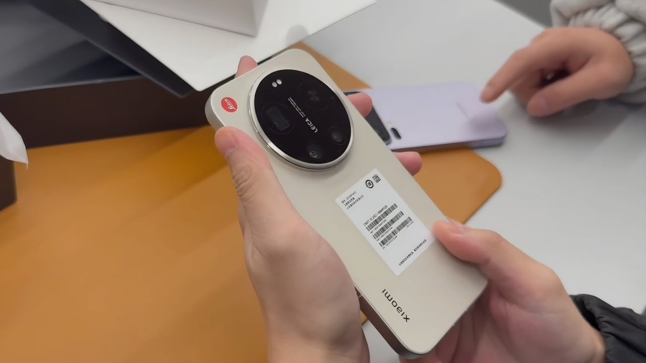 Xiaomi 17 Ultra 5G Leica Edition Unboxing & Screen Protector Applying + Camera Zoom Test!