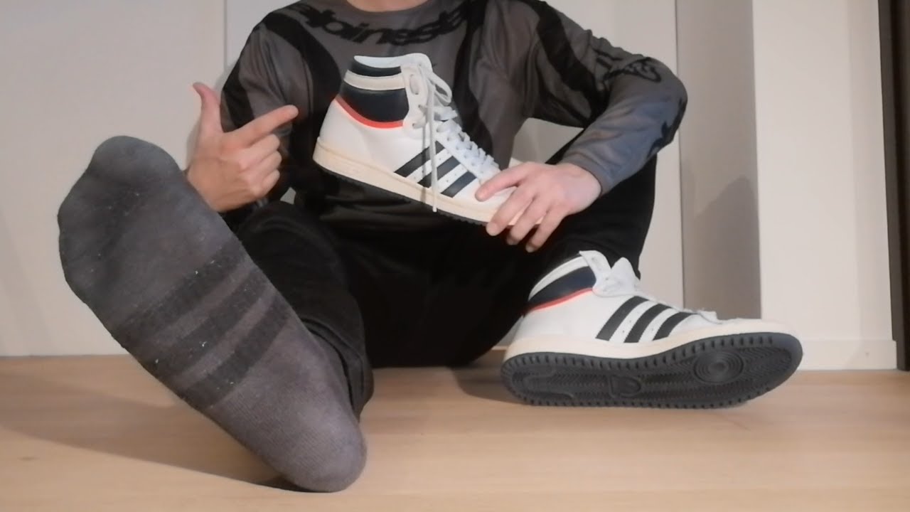Adidas Top Ten with WELL WORN black SOCKS