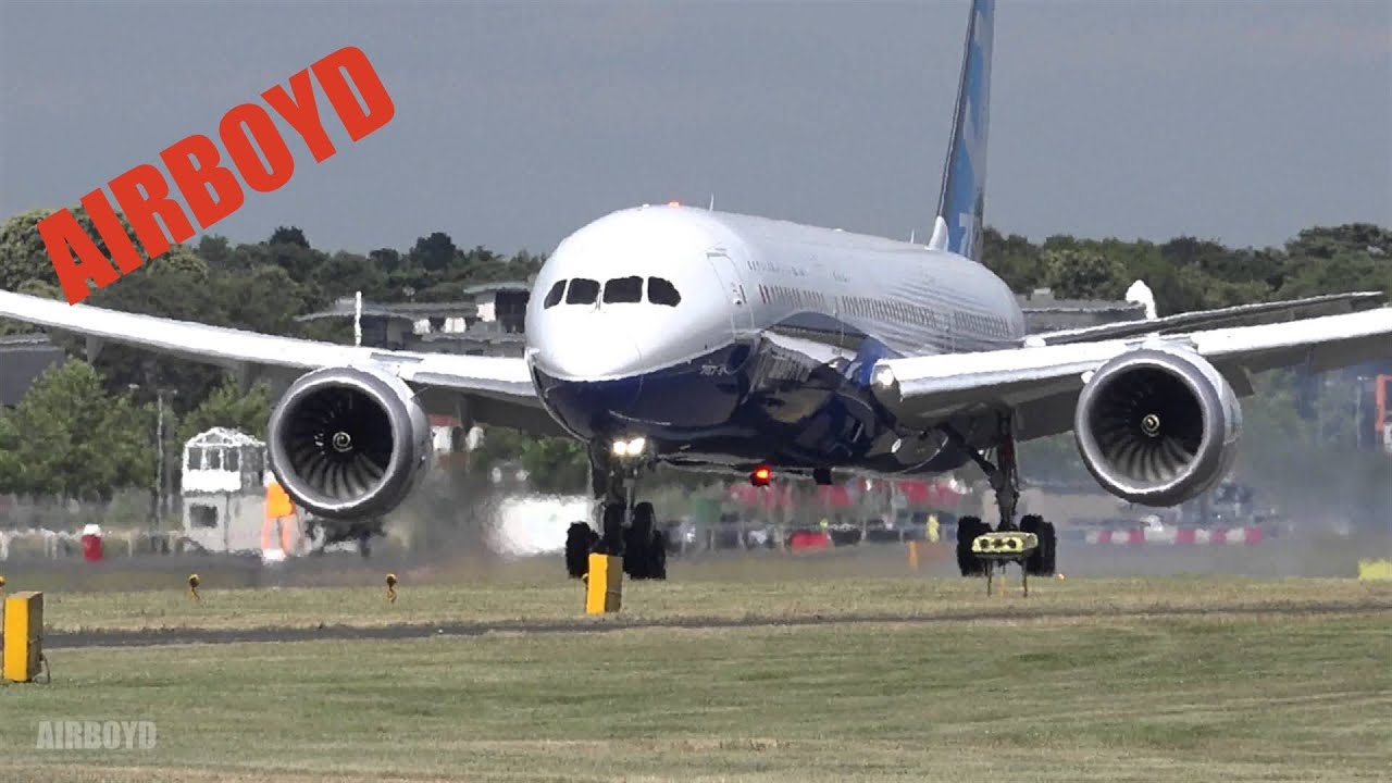 Демонстрационный показ Boeing 787 на авиашоу в Фарнборо 2014 (понедельник)