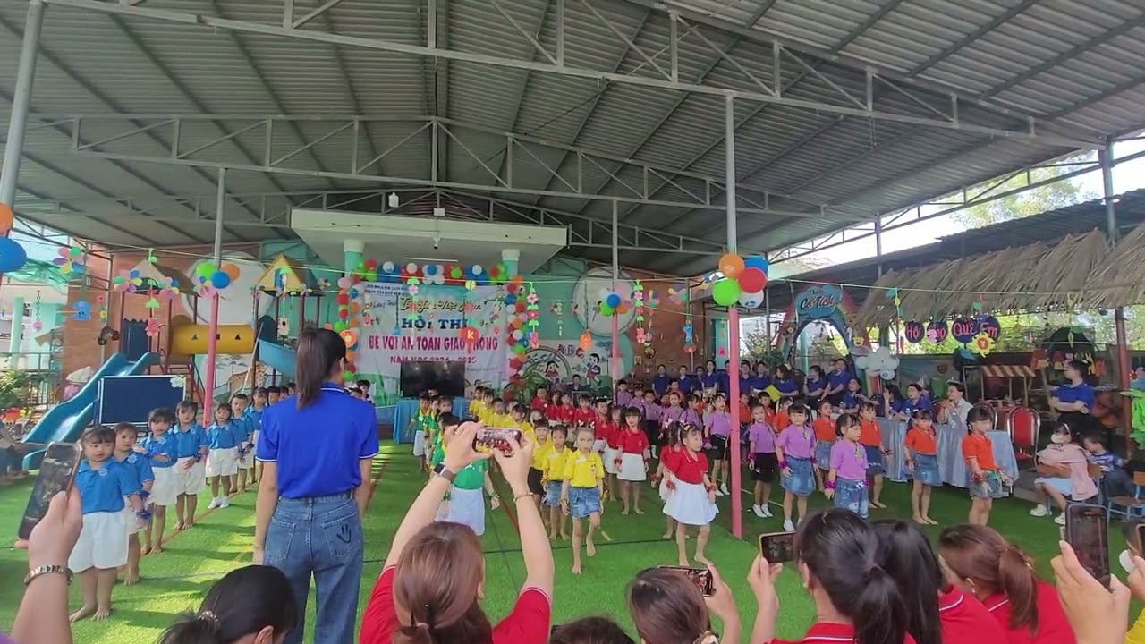 Đồng diễn An toàn giao thông