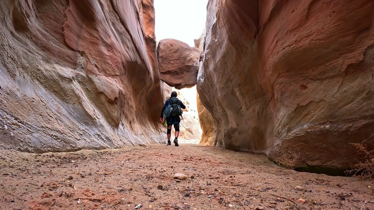 Solo Canyoneering - Blue Pool Wash , Utah