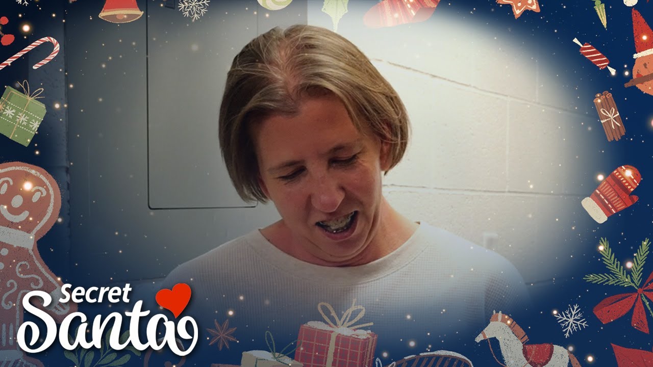 Учительница специального образования была вытащена из класса и не смогла перестать улыбаться, пол...