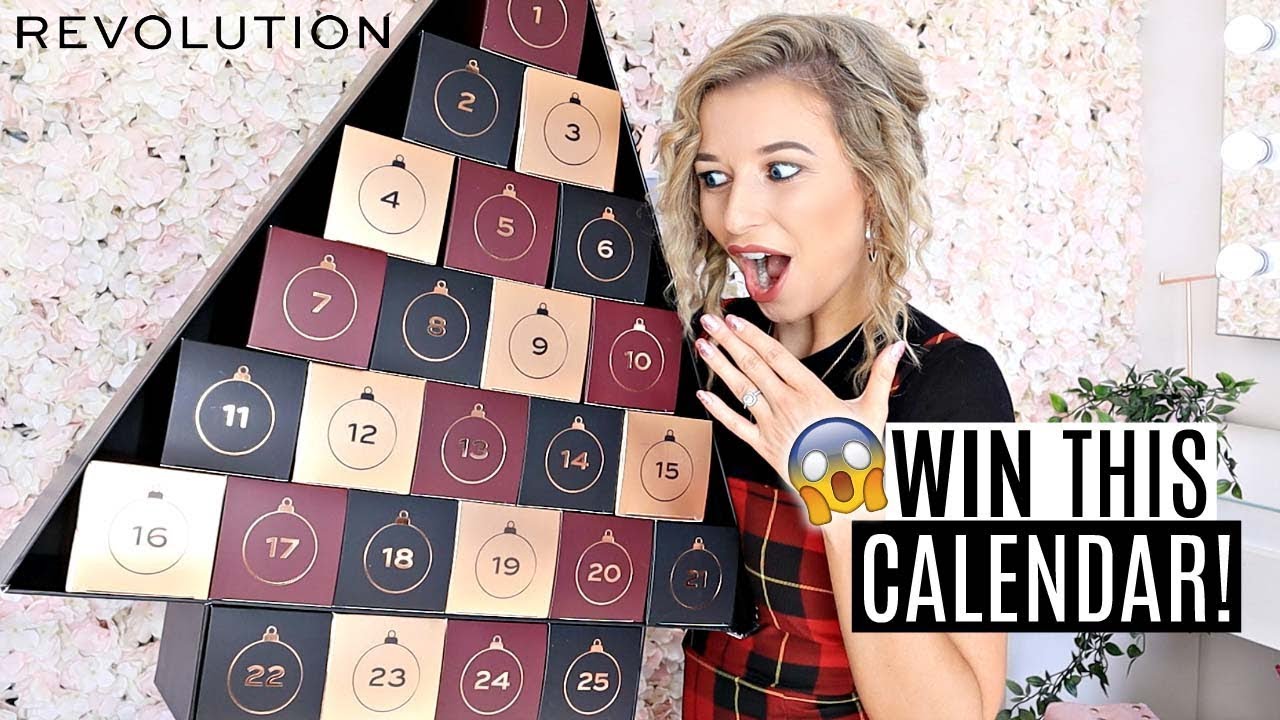 MAKEUP REVOLUTION ADVENT CALENDAR! / *HUGE CHRISTMAS TREE!*