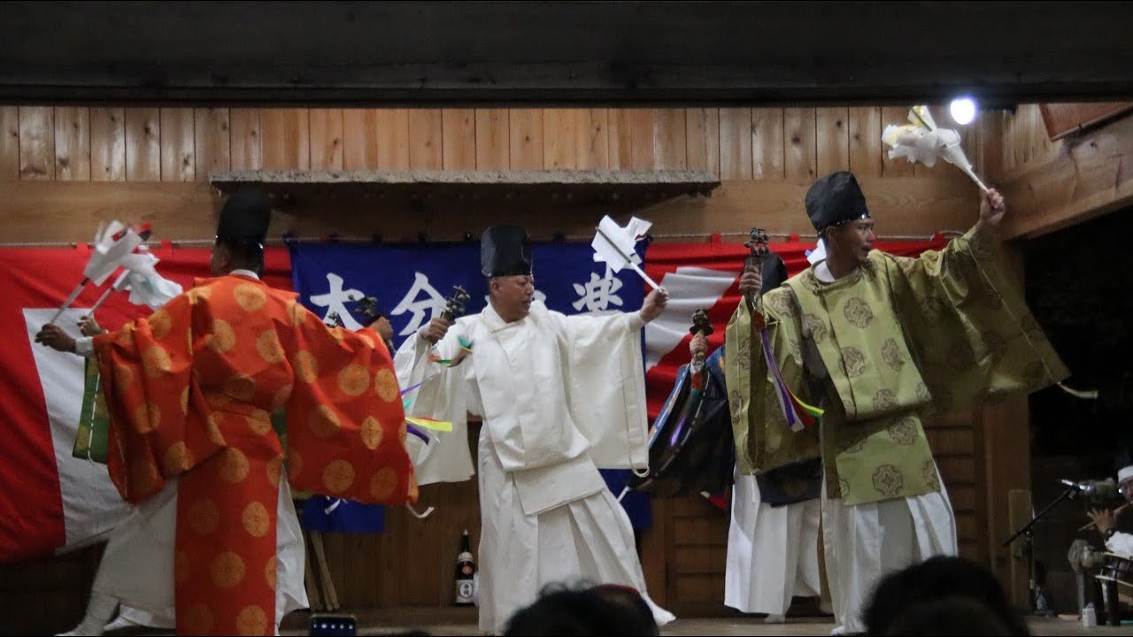 賀来神社仲秋祭賀来の市　浅草流大分神楽社『五方礼始』