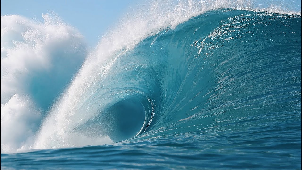 Oahu Photographer Brent Bielmann Explores Pipeline Above—and Below—the Surface
