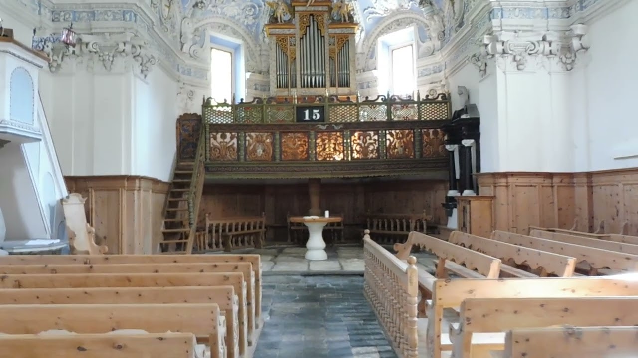 #esplorazione : bellissima chiesa riformata protestante di Zernez, Svizzera.