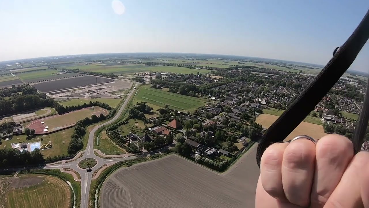 Korte vlucht boven Noord-Holland met de paramotor