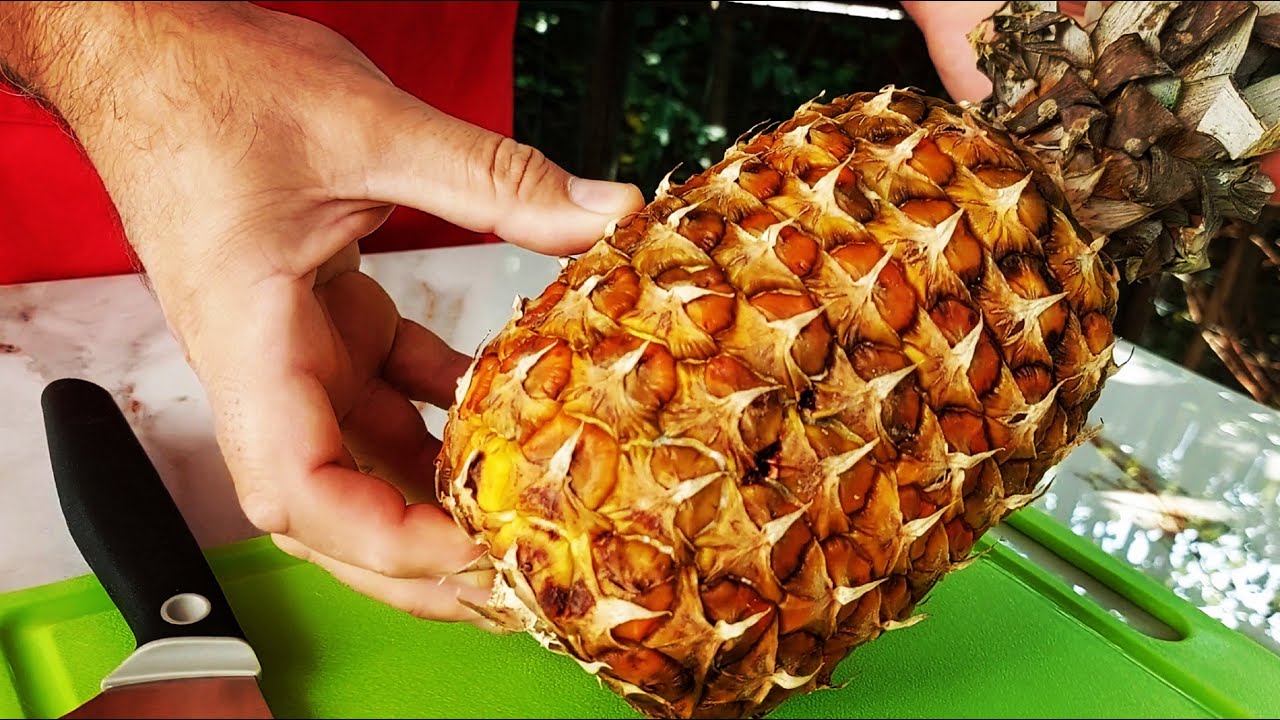 Cum se curata si taie ananasul / How to peel and cut the pineapple