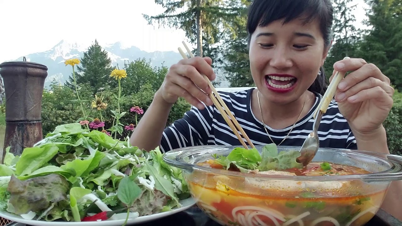 ĂN MỘT TÔ  BÚN CÁ NGỪ KHỔNG LỒ NHÀ CÂU THƠM NGON TUYỆT VỜI