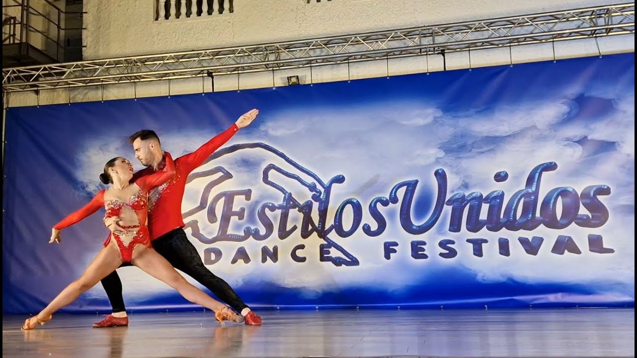 ALEJANDRO Y VANESA SHOW BACHATA EN ESTILOS UNIDOS DANCE FESTIVAL 2023