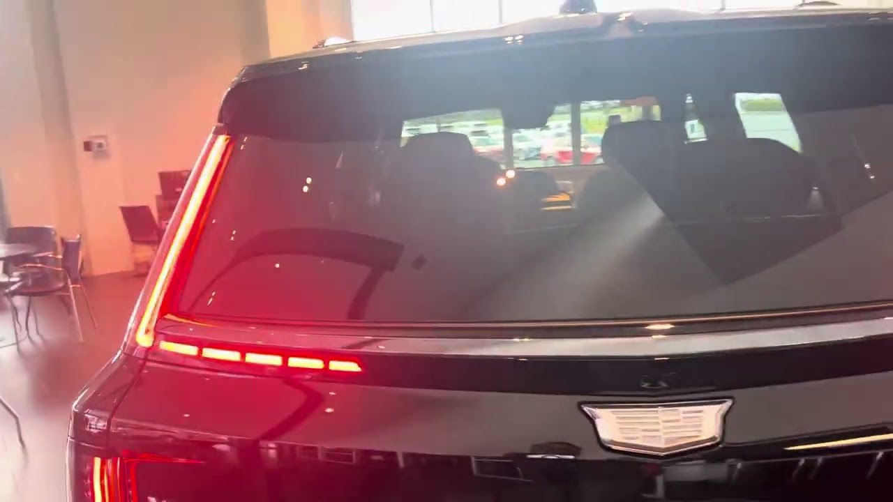 Cadillac Escalade IQ против Cadillac Vistiq